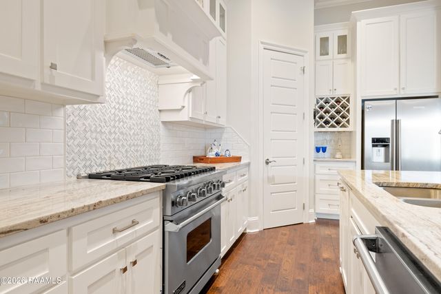 300 Cedar Lake Drive, Youngsville, LA 70592