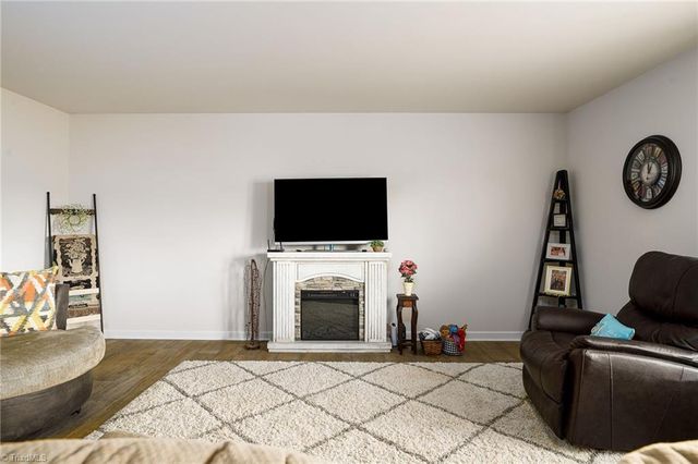 1242 Hickory Point Drive, Lexington, NC 27292