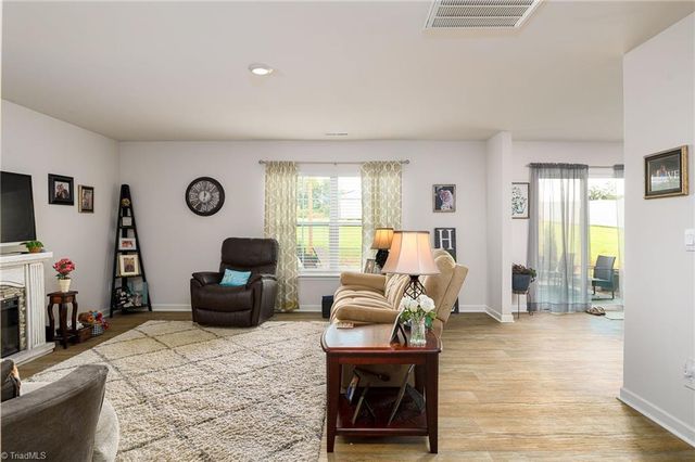 1242 Hickory Point Drive, Lexington, NC 27292
