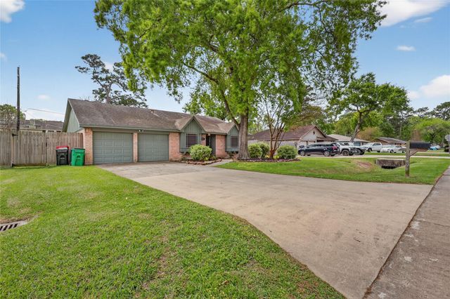 9802 Bayou Woods Drive, Baytown, TX 77521