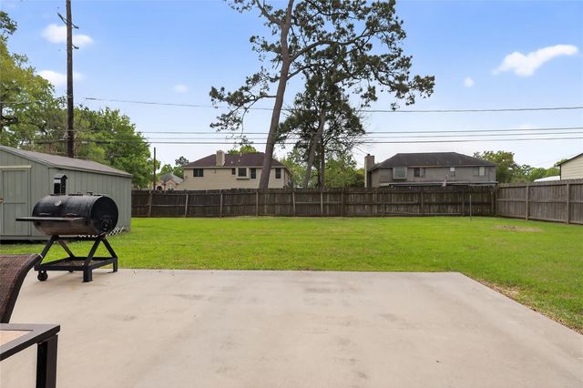 9802 Bayou Woods Drive, Baytown, TX 77521