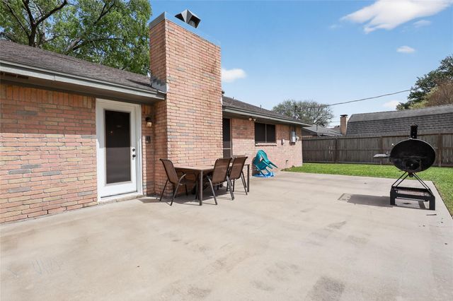 9802 Bayou Woods Drive, Baytown, TX 77521