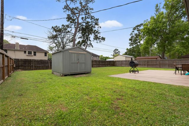 9802 Bayou Woods Drive, Baytown, TX 77521