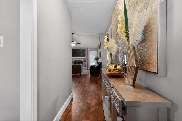 9802 Bayou Woods Drive, Baytown, TX 77521