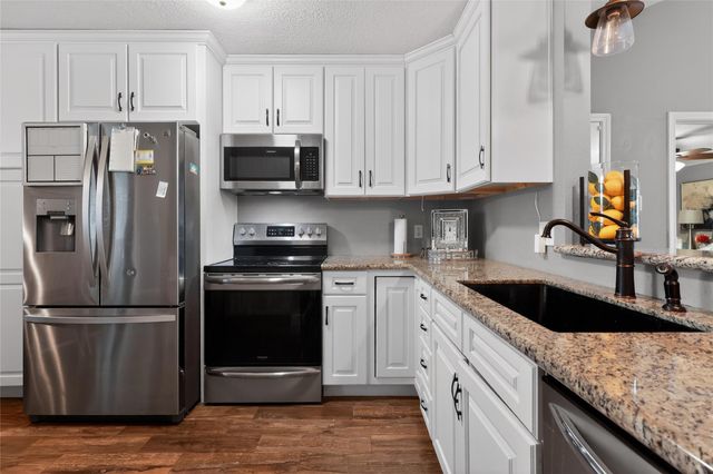 9802 Bayou Woods Drive, Baytown, TX 77521