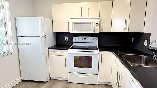 8560 N Sherman Cir 302, Miramar, FL 33025