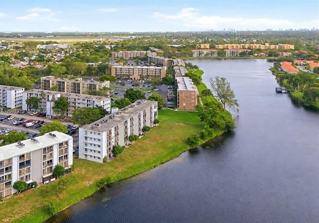 8560 N Sherman Cir 302, Miramar, FL 33025