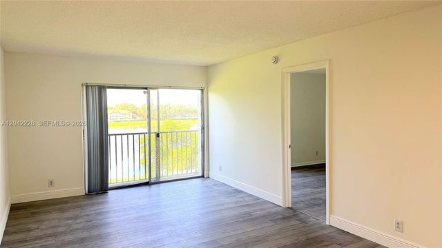 8560 N Sherman Cir 302, Miramar, FL 33025
