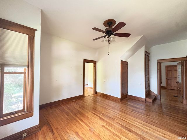 400 S OAKLAND Avenue, Carbondale, IL 62901