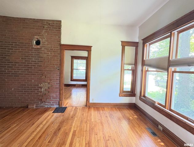 400 S OAKLAND Avenue, Carbondale, IL 62901