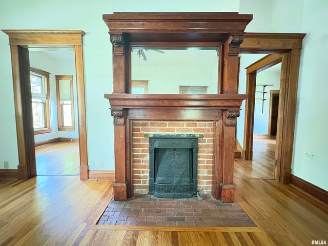 400 S OAKLAND Avenue, Carbondale, IL 62901