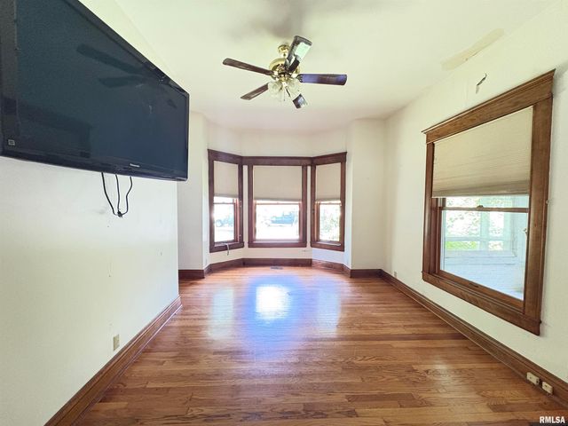 400 S OAKLAND Avenue, Carbondale, IL 62901