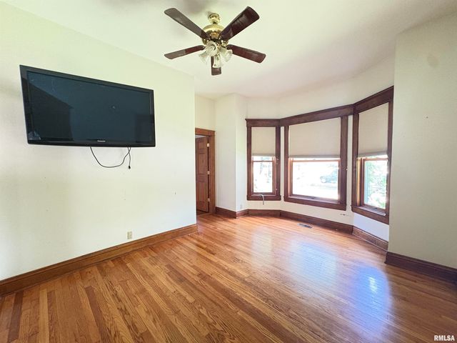 400 S OAKLAND Avenue, Carbondale, IL 62901