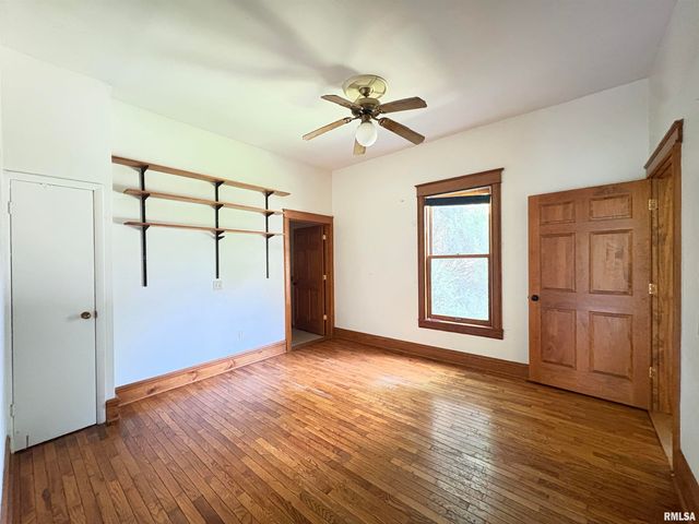 400 S OAKLAND Avenue, Carbondale, IL 62901