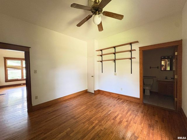 400 S OAKLAND Avenue, Carbondale, IL 62901