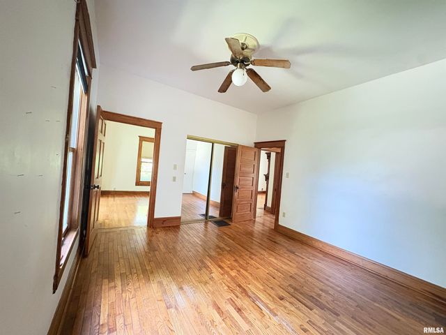 400 S OAKLAND Avenue, Carbondale, IL 62901