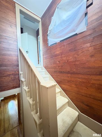 400 S OAKLAND Avenue, Carbondale, IL 62901