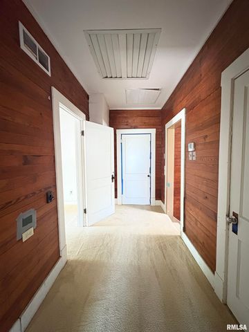 400 S OAKLAND Avenue, Carbondale, IL 62901