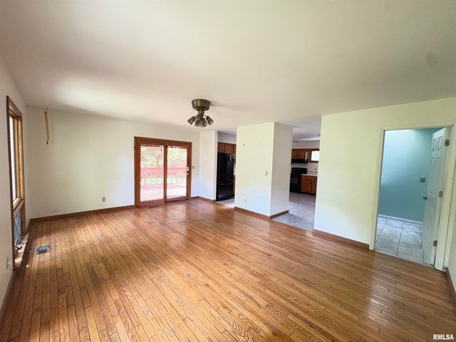 400 S OAKLAND Avenue, Carbondale, IL 62901