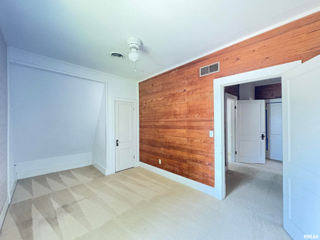 400 S OAKLAND Avenue, Carbondale, IL 62901