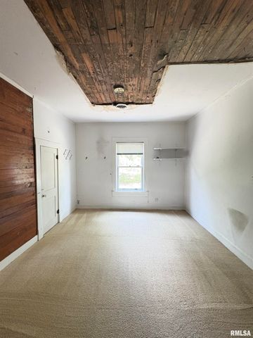 400 S OAKLAND Avenue, Carbondale, IL 62901