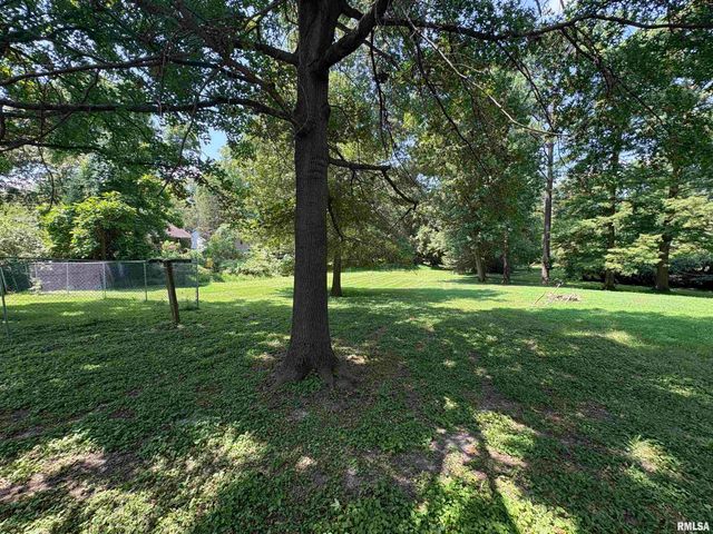 400 S OAKLAND Avenue, Carbondale, IL 62901