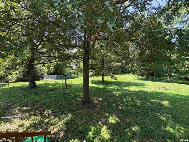 400 S OAKLAND Avenue, Carbondale, IL 62901