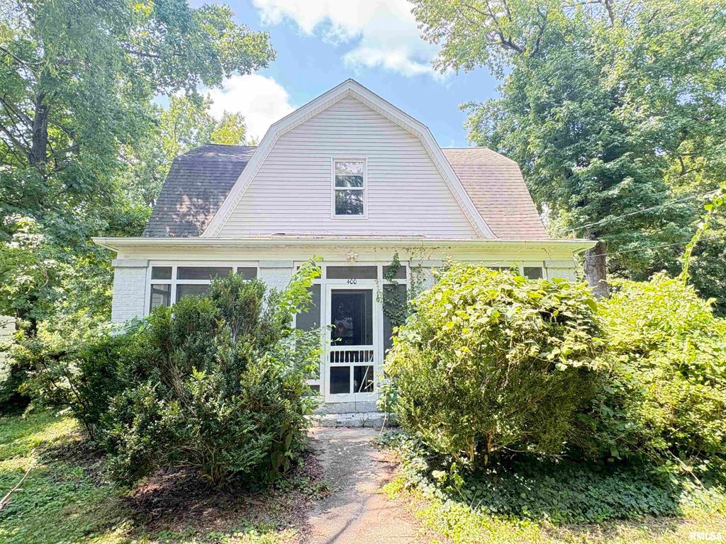 400 S OAKLAND Avenue, Carbondale, IL 62901