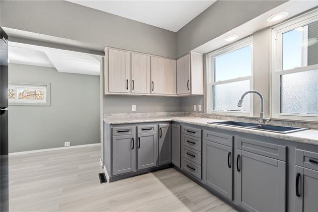 122 20th Street NE, Cedar Rapids, IA 52402