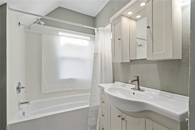 122 20th Street NE, Cedar Rapids, IA 52402