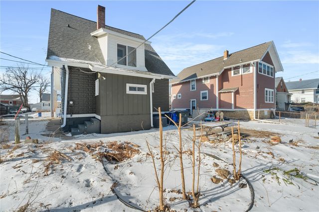 122 20th Street NE, Cedar Rapids, IA 52402