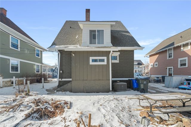 122 20th Street NE, Cedar Rapids, IA 52402