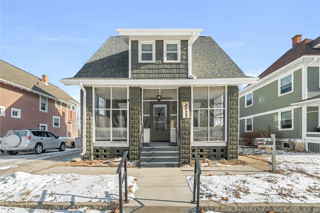 122 20th Street NE, Cedar Rapids, IA 52402