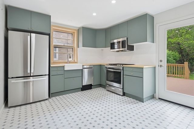 5424 N Virginia Avenue, Chicago, IL 60625