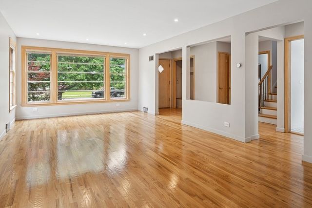 5424 N Virginia Avenue, Chicago, IL 60625