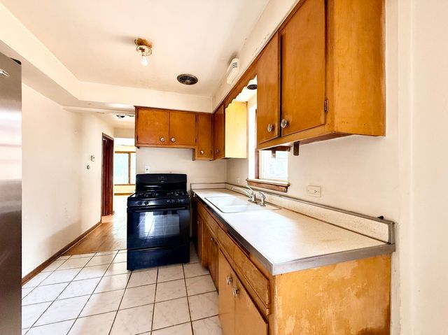 3400 W Shakespeare Avenue, Chicago, IL 60647