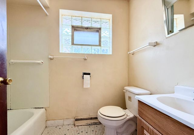 3400 W Shakespeare Avenue, Chicago, IL 60647