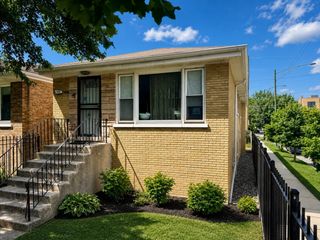3400 W Shakespeare Avenue, Chicago, IL 60647