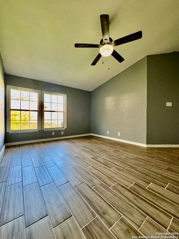 9115 Valley Bend, San Antonio, TX 78250