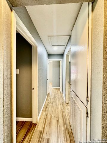 9115 Valley Bend, San Antonio, TX 78250