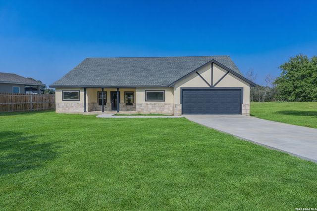 185 E Medium Meadow, Lytle, TX 78052