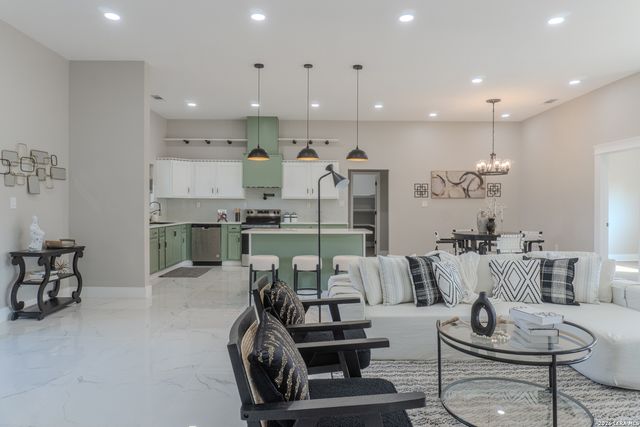 185 E Medium Meadow, Lytle, TX 78052