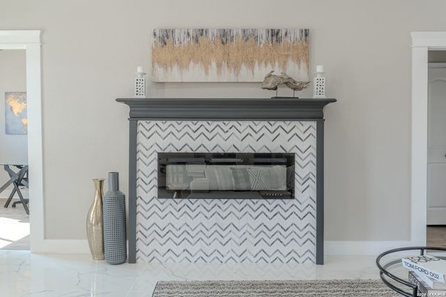 185 E Medium Meadow, Lytle, TX 78052