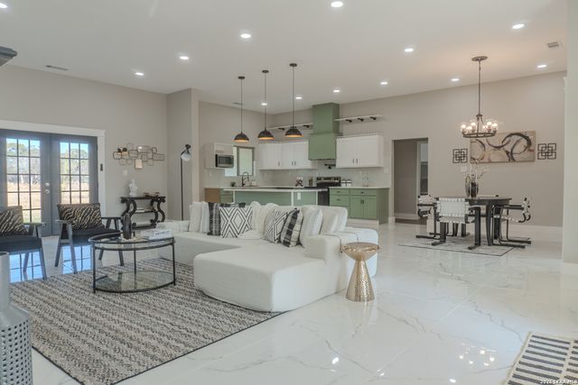 185 E Medium Meadow, Lytle, TX 78052