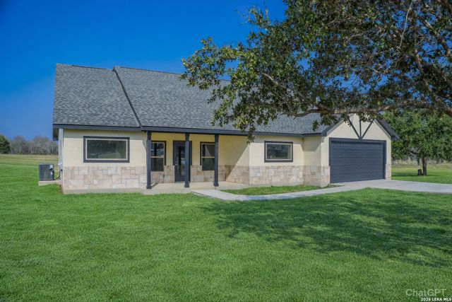 185 E Medium Meadow, Lytle, TX 78052