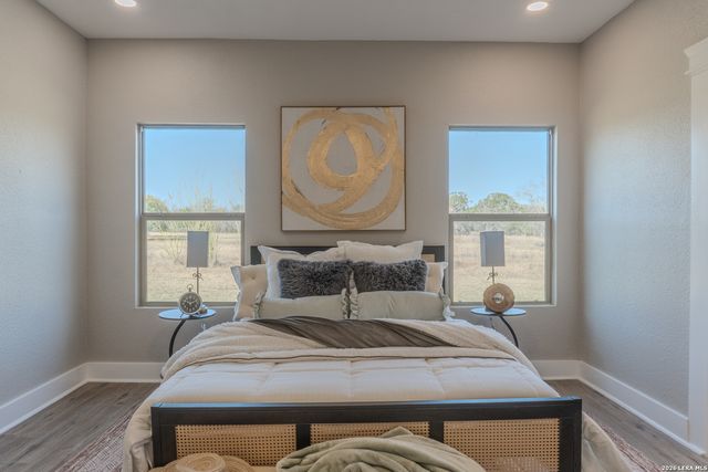 185 E Medium Meadow, Lytle, TX 78052