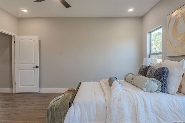 185 E Medium Meadow, Lytle, TX 78052