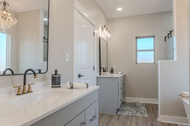 185 E Medium Meadow, Lytle, TX 78052