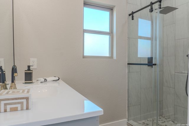 185 E Medium Meadow, Lytle, TX 78052