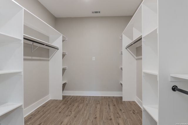 185 E Medium Meadow, Lytle, TX 78052